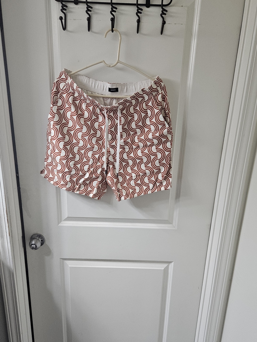 Express White Drawstring Shorts with Rust Geometric Print - Picture 3 of 12
